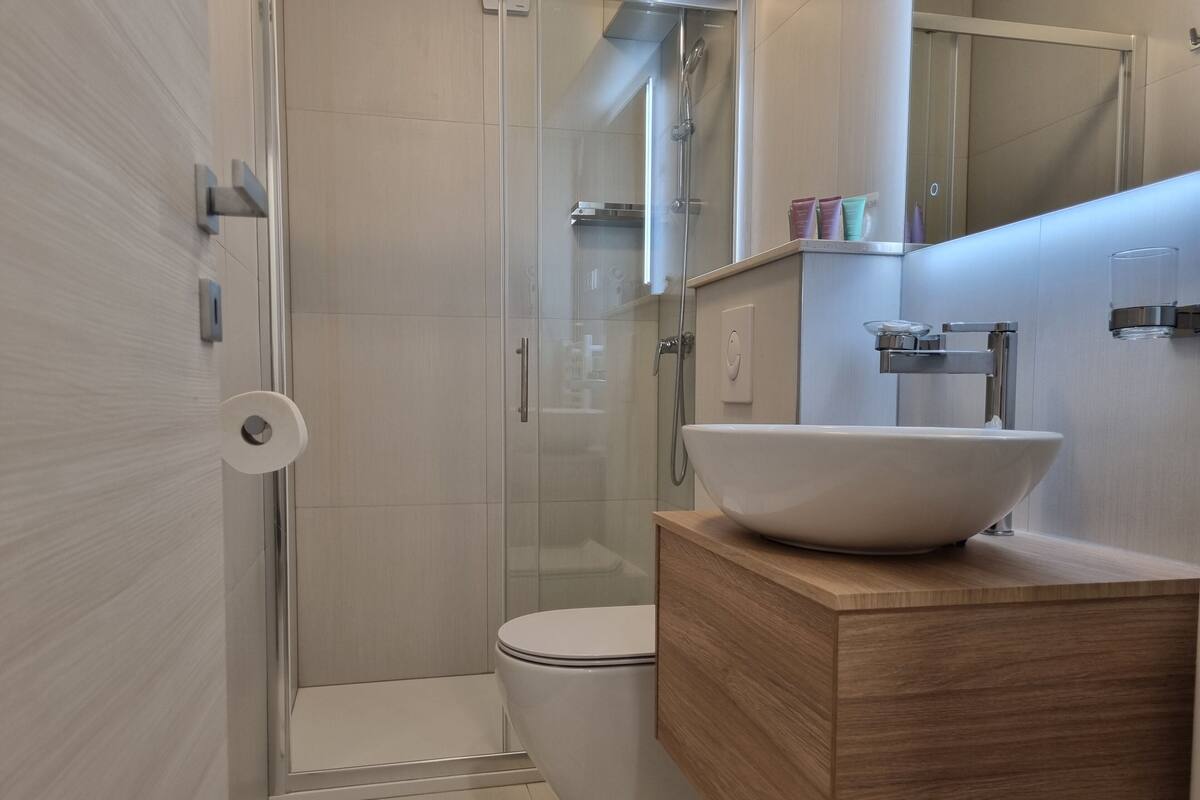 family room, balcony | bathroom | free toiletries, hair dryer, towels