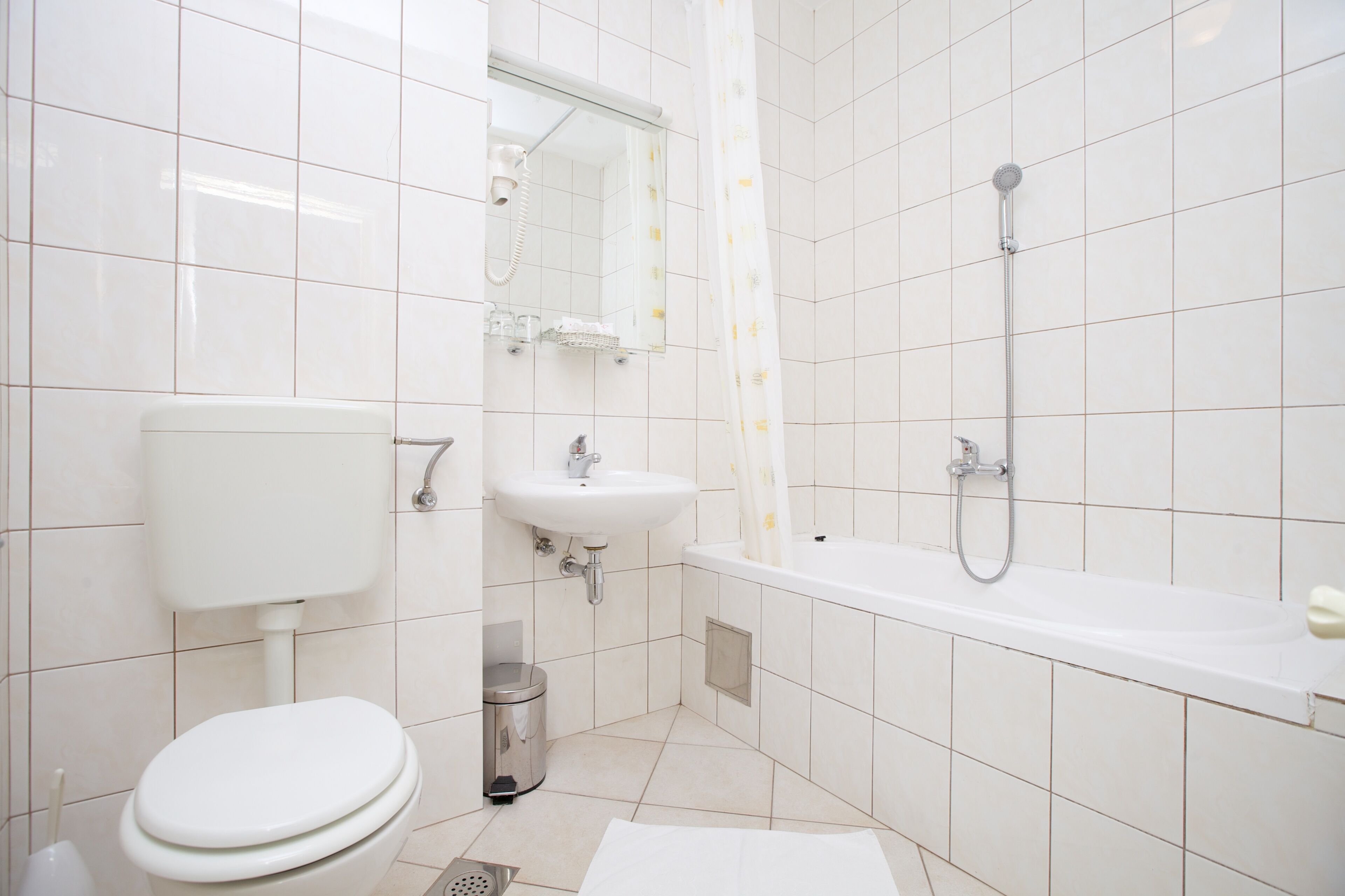 family apartment | bathroom | free toiletries, hair dryer, towels