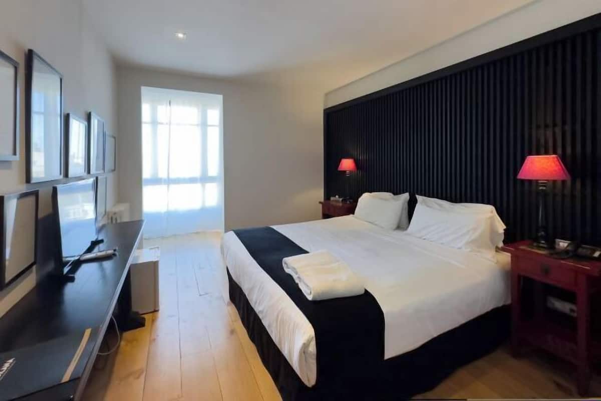 In-room safe, blackout drapes, iron/ironing board, free WiFi