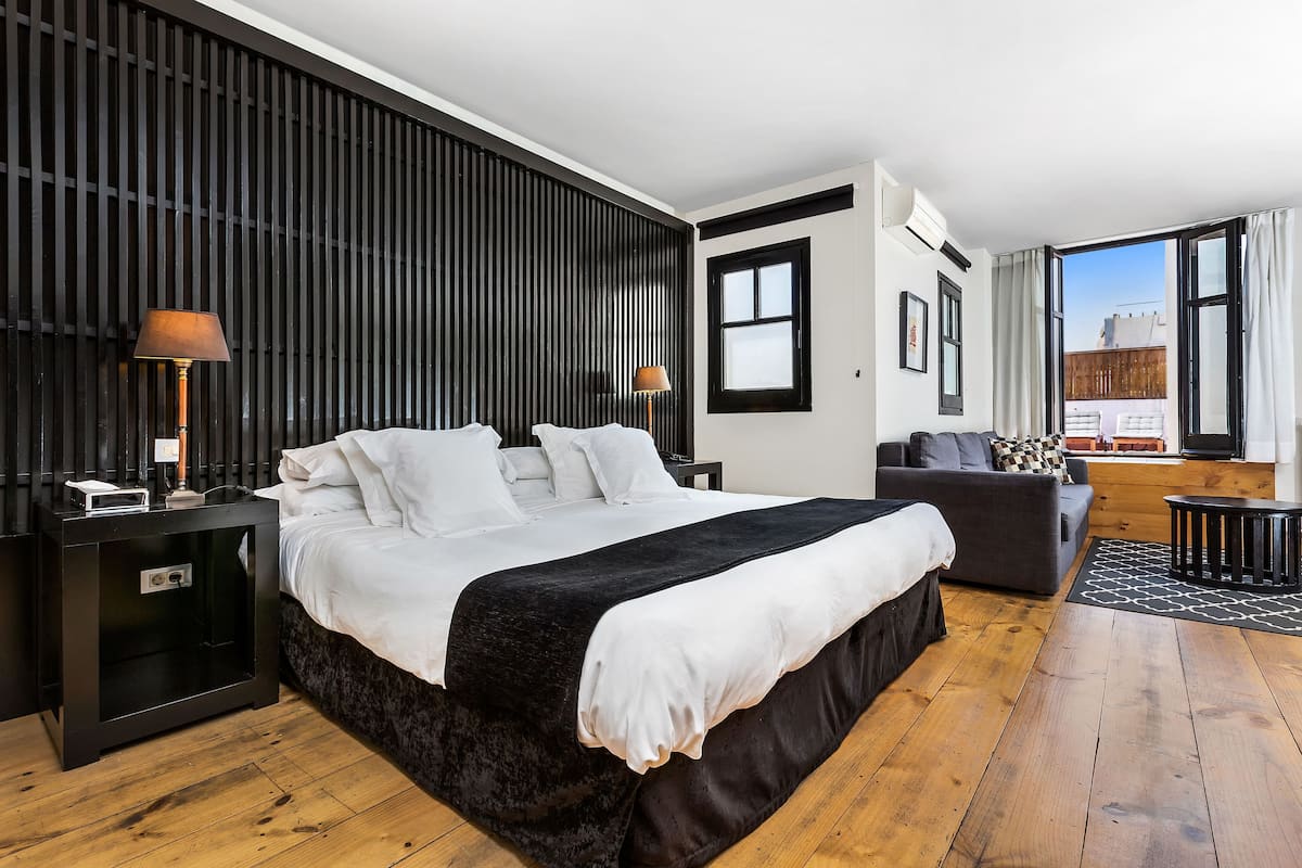 In-room safe, blackout curtains, iron/ironing board, free WiFi