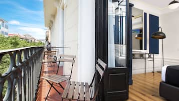 Standaard tweepersoonskamer, balkon | Een kluis op de kamer, verduisterende gordijnen