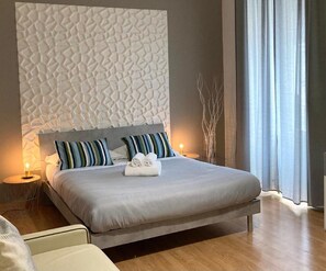 Camera Deluxe, 1 camera da letto, balcone, vista città | Lenzuola Frette, biancheria da letto di alta qualità