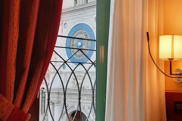 Dobbelt- eller tomannsrom – panorama, byutsikt | Italienske Frette-laken, sengetøy av topp kvalitet og minibar