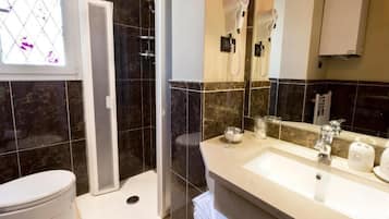 Doppia Classic uso singolo | Bagno | Doccia, set di cortesia gratuito, asciugacapelli, bidet