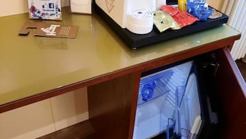 Habitación doble clásica de uso individual | Sábanas italianas Frette, ropa de cama de alta calidad y minibar