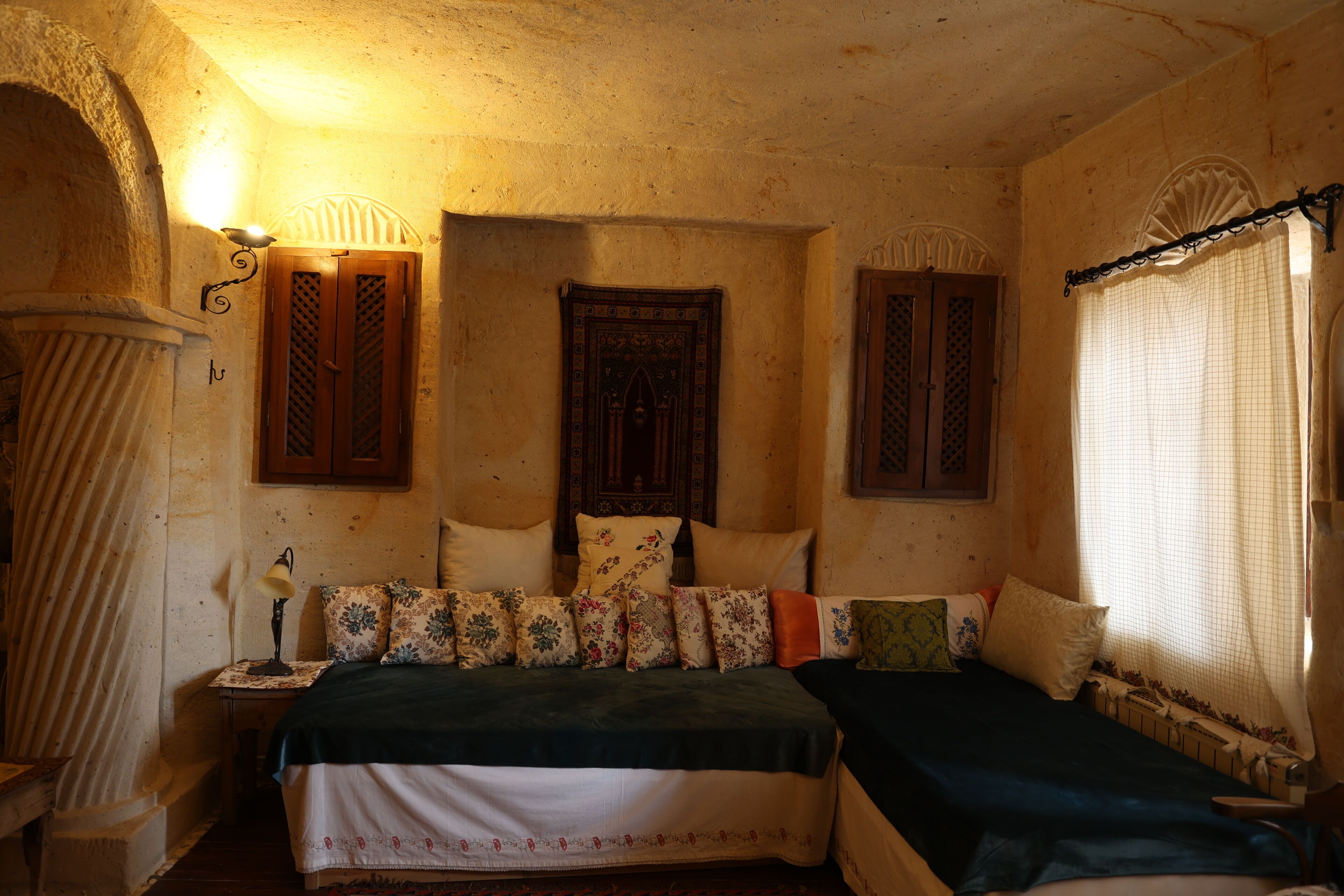 aprodite, honeymoon suit, 1 buyuk (queen) boy yatak, jakuzi, vadi manzarali , no:105 | living area | 32-inch lcd tv with satellite channels, tv