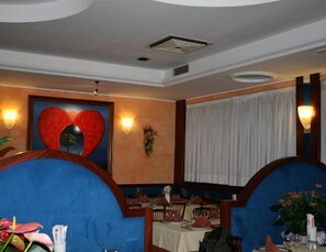 Dinner served - Hotel San Pellegrino (Spilamberto)