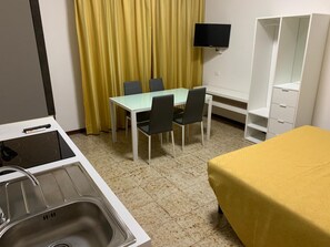 In-room safe, desk, blackout drapes, free WiFi - Hotel San Pellegrino (Spilamberto)