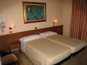 Double Room | In-room safe, desk, blackout curtains, free WiFi - Hotel San Pellegrino (Spilamberto)