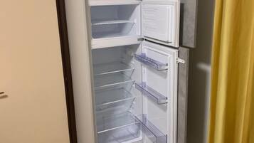 Zimmersafe, Schreibtisch, Verdunkelungsvorhänge, kostenloses WLAN