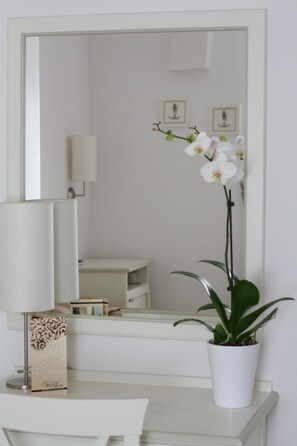 19-Zoll-Flachbildfernseher mit Kabel-/Satellitenempfang, Fernseher