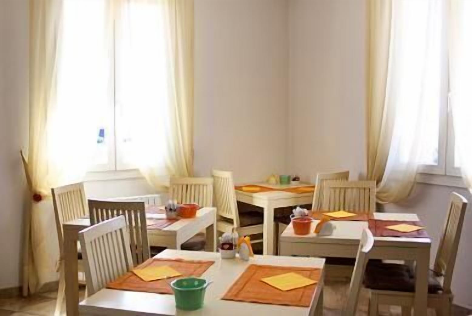 Desayuno continental diario (EUR 7.00 por persona)