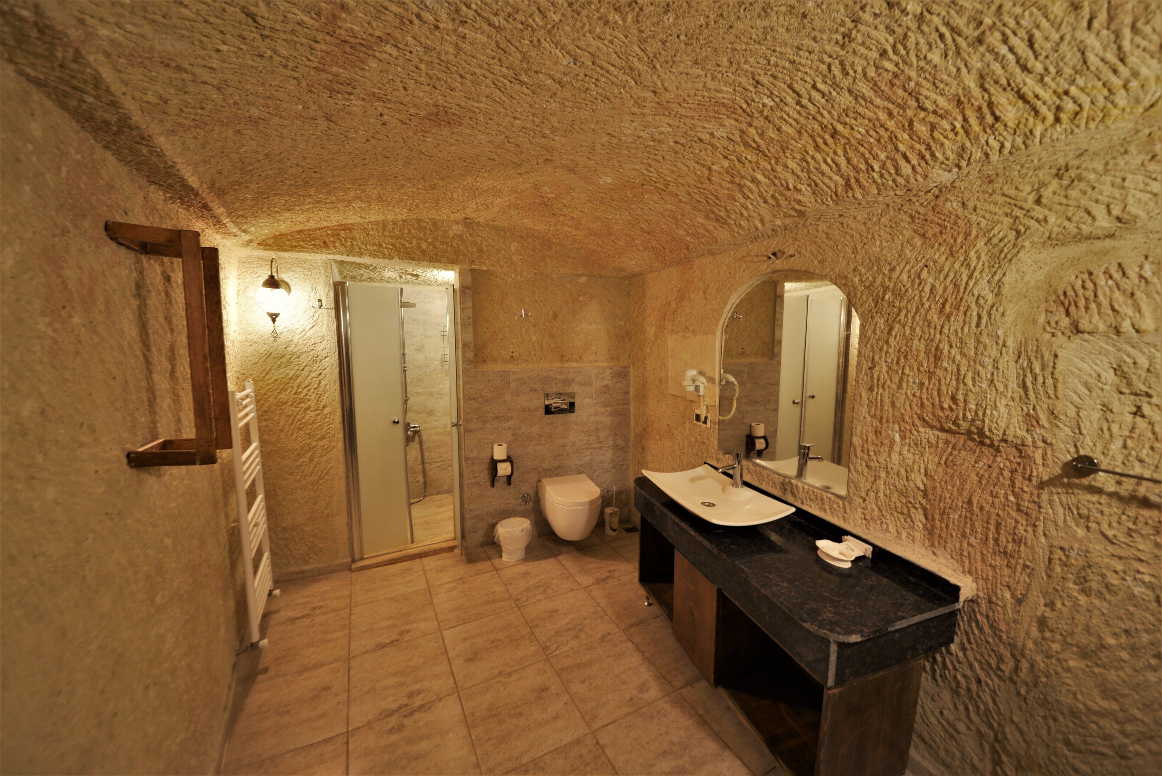 separate bathtub and shower, jetted bath, free toiletries, hair dryer