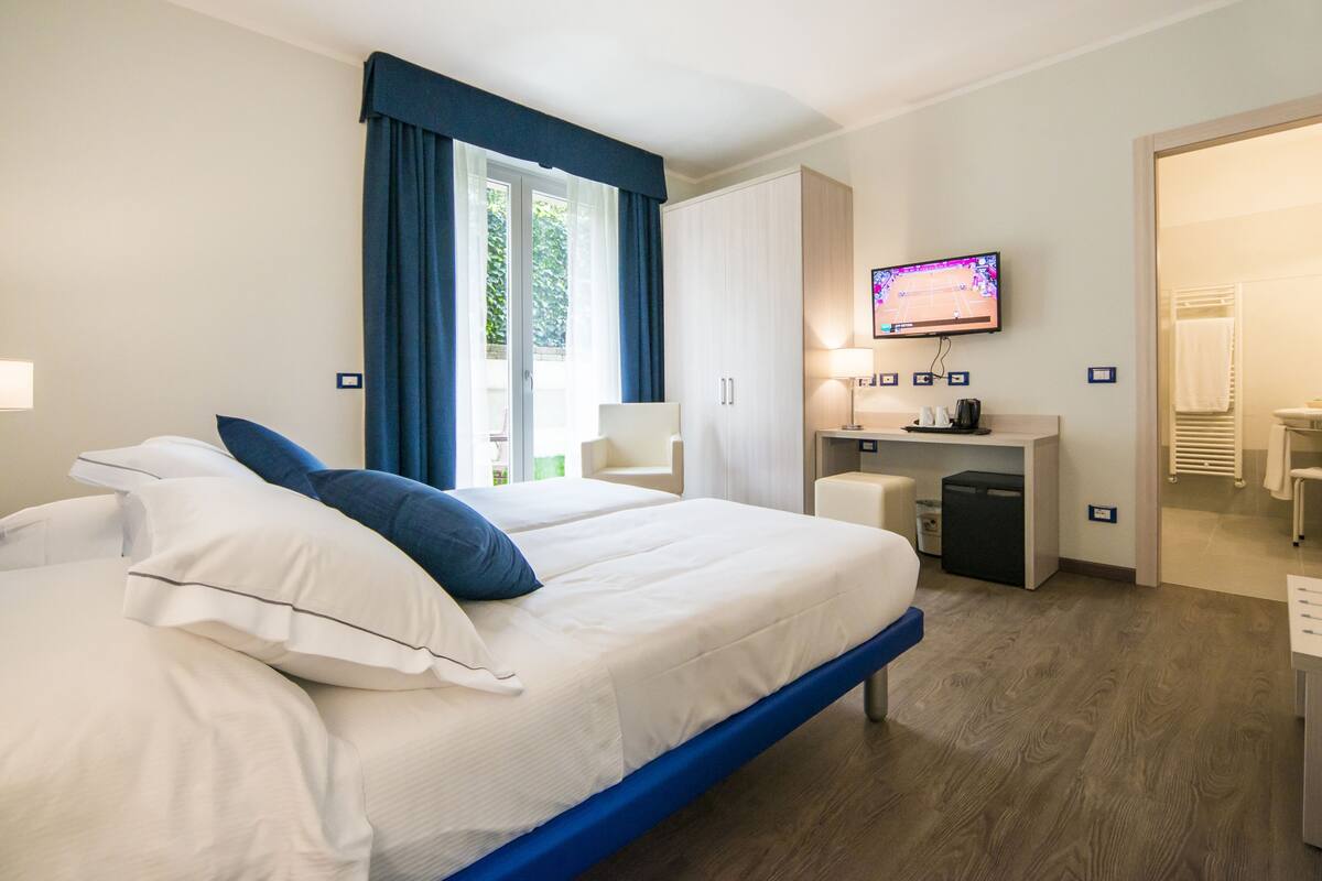 superior single room | premium bedding, minibar, in-room safe, individually furnished