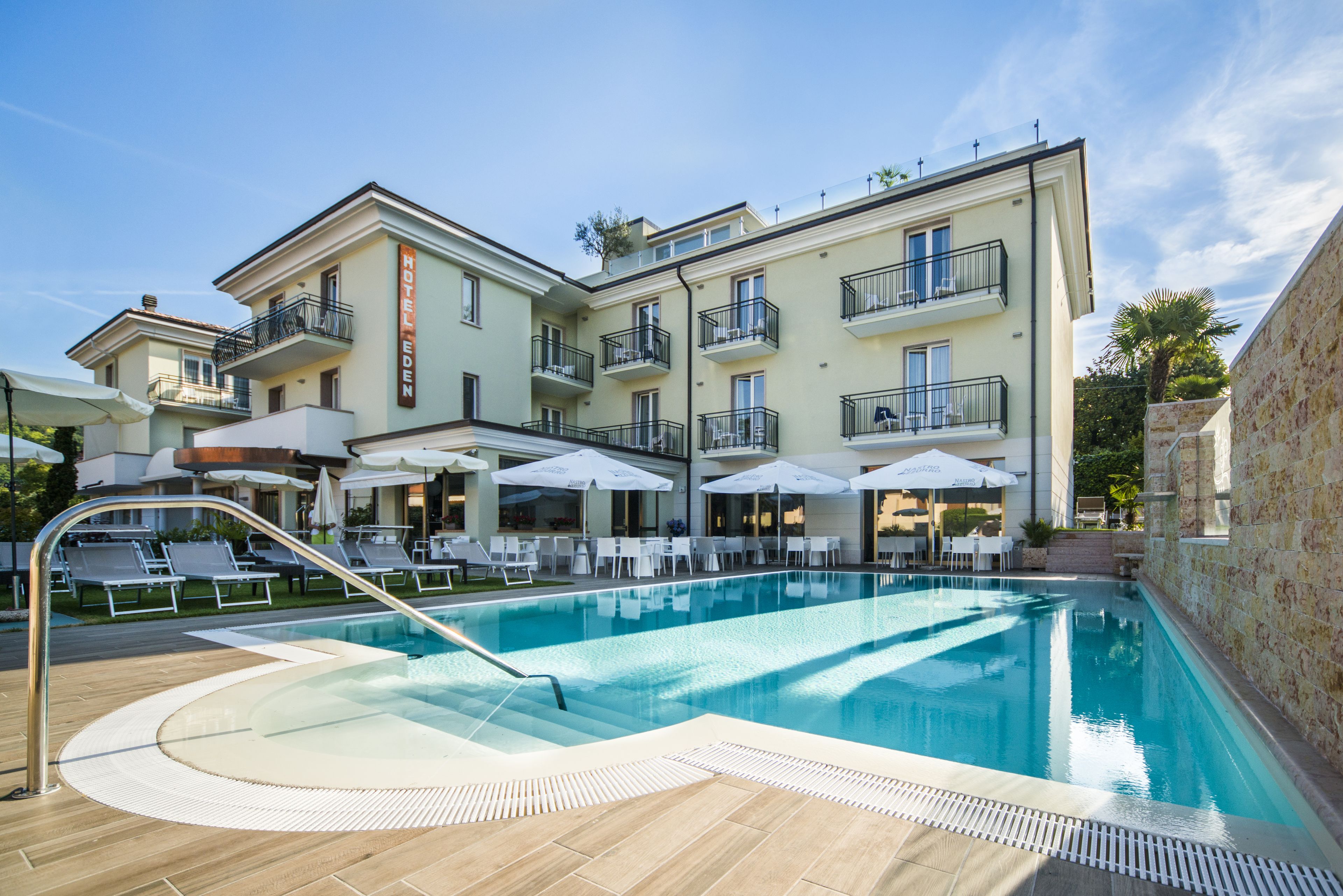2 outdoor pools, pool umbrellas, sun loungers