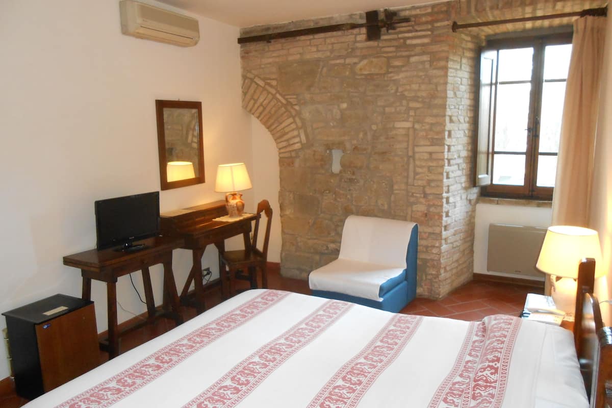 in-room safe, desk, laptop workspace, soundproofing