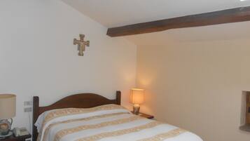 In-room safe, desk, laptop workspace, soundproofing