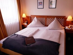 Kamar Double (Landhaus) | Dilengkapi dengan perabotan berbeda-beda, meja kerja, dan Wi-Fi gratis