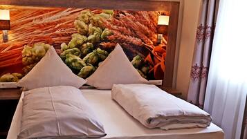 Doppelzimmer (Gästehaus Bierhimmel) | Individuell eingerichtet, Schreibtisch, kostenloses WLAN, Bettwäsche