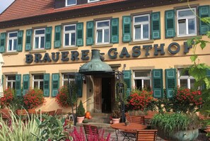 Front of property - Hotel Dachsenfranz (Zuzenhausen)