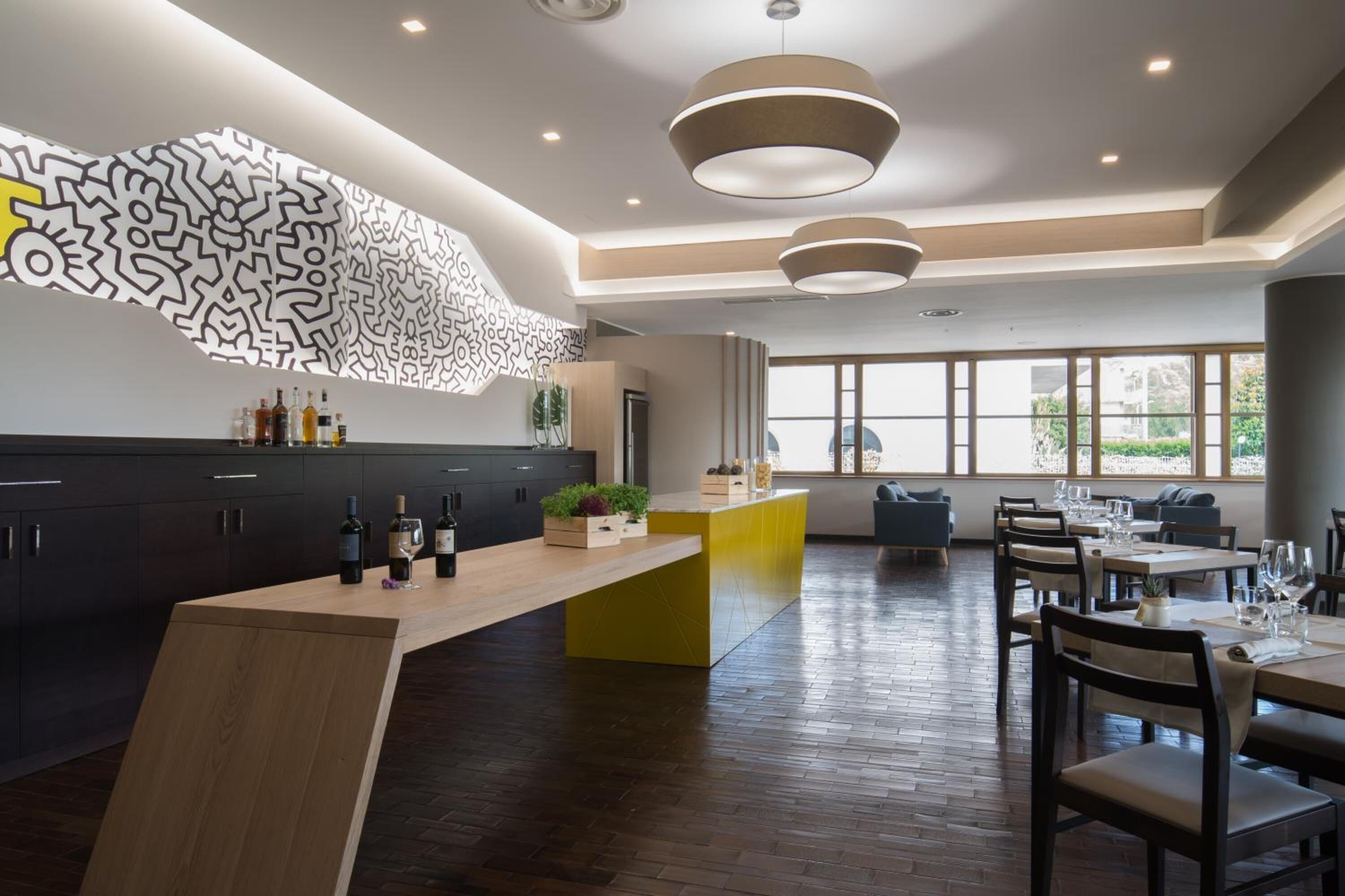 Breakfast and dinner served, local cuisine