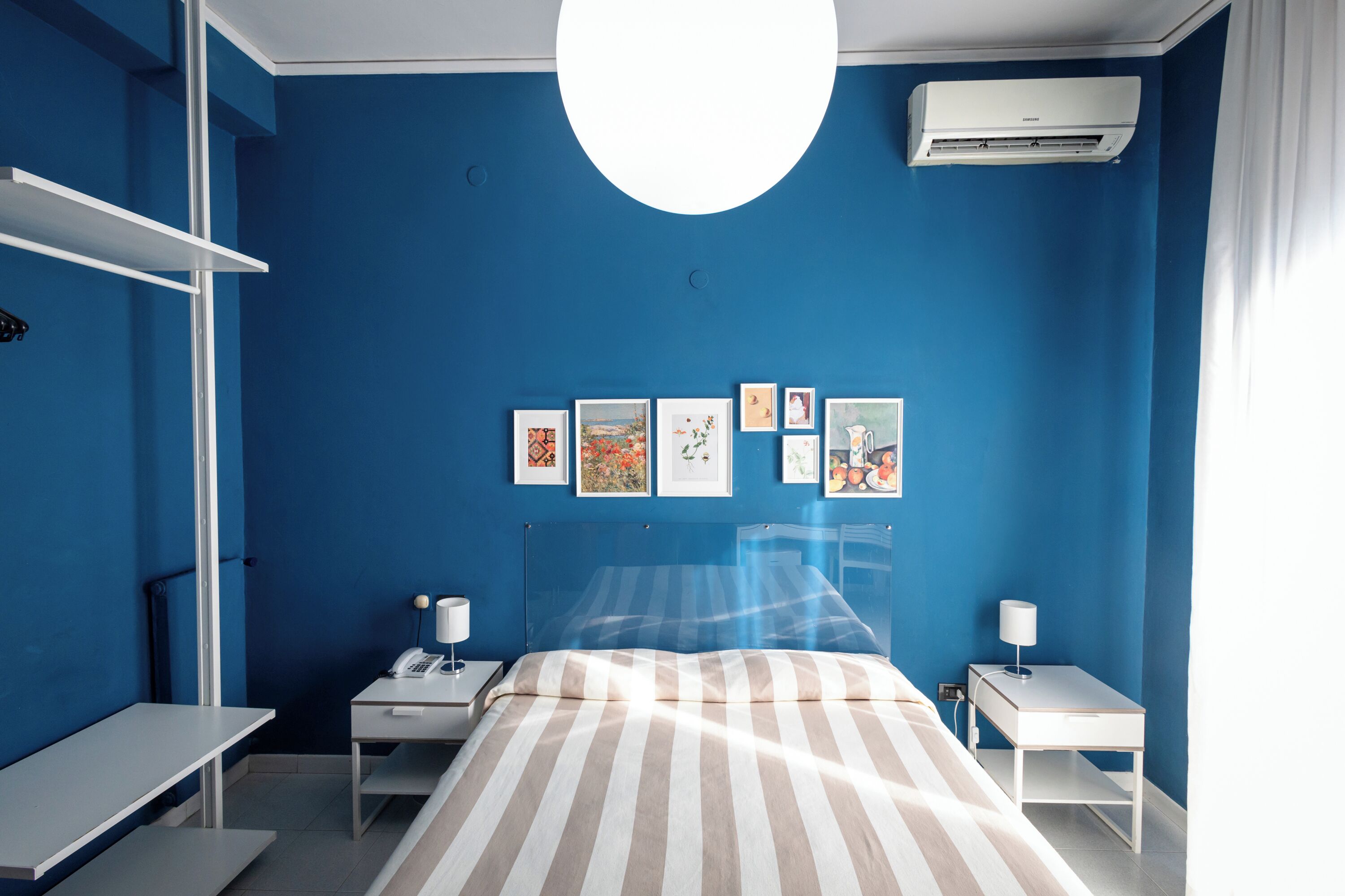 ميني بار وخزنة داخل الغرفة وواي فاي مجانًا