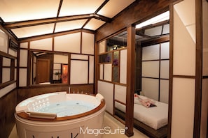 Japanese-style Studio Suite | Minibar, in-room safe, desk, laptop workspace - Hotel Carosello (Pontecagnano Faiano)