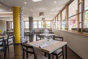 Breakfast and dinner served, local cuisine - Hotel Carosello (Pontecagnano Faiano)