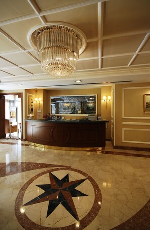 Reception - Taksim Metropark Hotel (Istanbul)