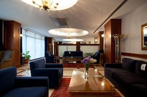 A lobby with a reception desk, seating area, and a chandelier. - Taksim Metropark Hotel (Istanbul)