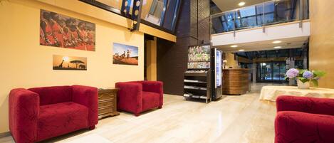 Coin salon dans le hall