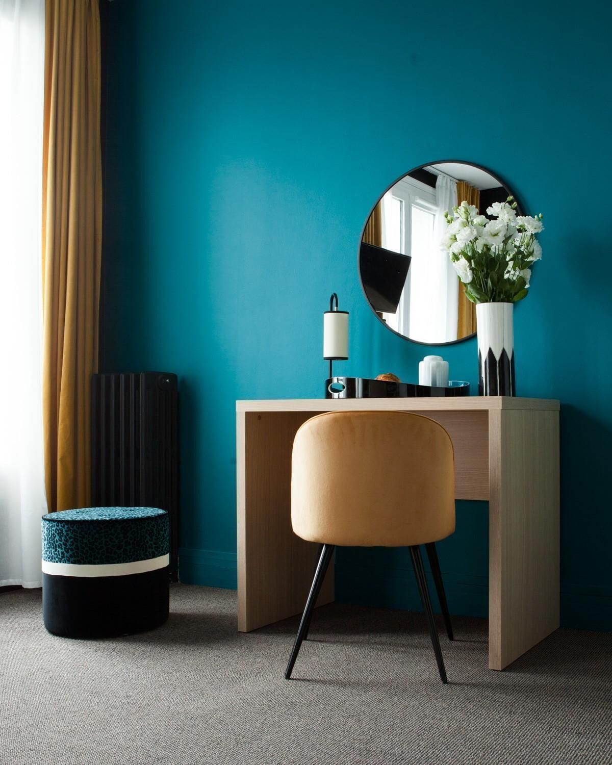 高级双人房 | 高档床上用品、特色装修、办公桌、笔记本电脑工作区