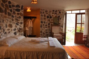 Suite | Premium bedding, Tempur-Pedic beds, desk, soundproofing - Kuntur Wassi Colca Hotel (Cabanaconde)