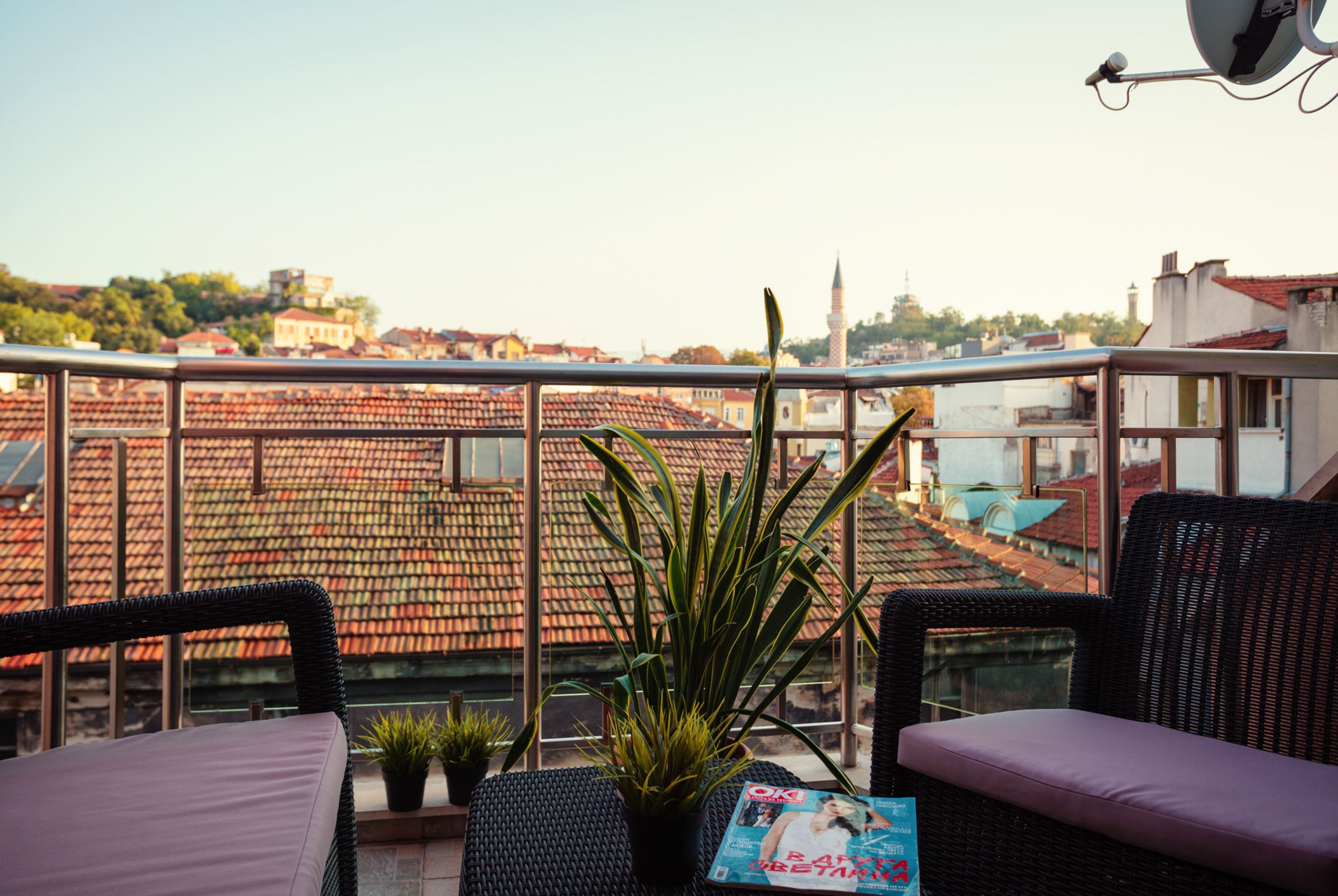 Large Apartment, 2 Bedroom   | 陽台