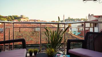 Large Apartment, 2 Bedroom   | Balcony