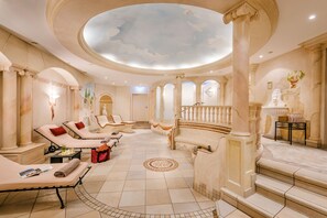 Behandlingsrum för par, bastu, bubbelpool och ångbastu