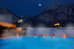 Outdoor pool, pool umbrellas, sun loungers