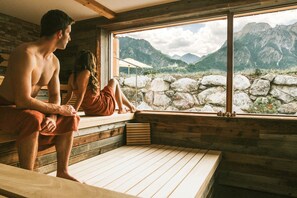Couples treatment room(s), sauna, hot tub, steam room - Das Rübezahl – Romantic Hideaway & Boutique Spa (Schwangau)