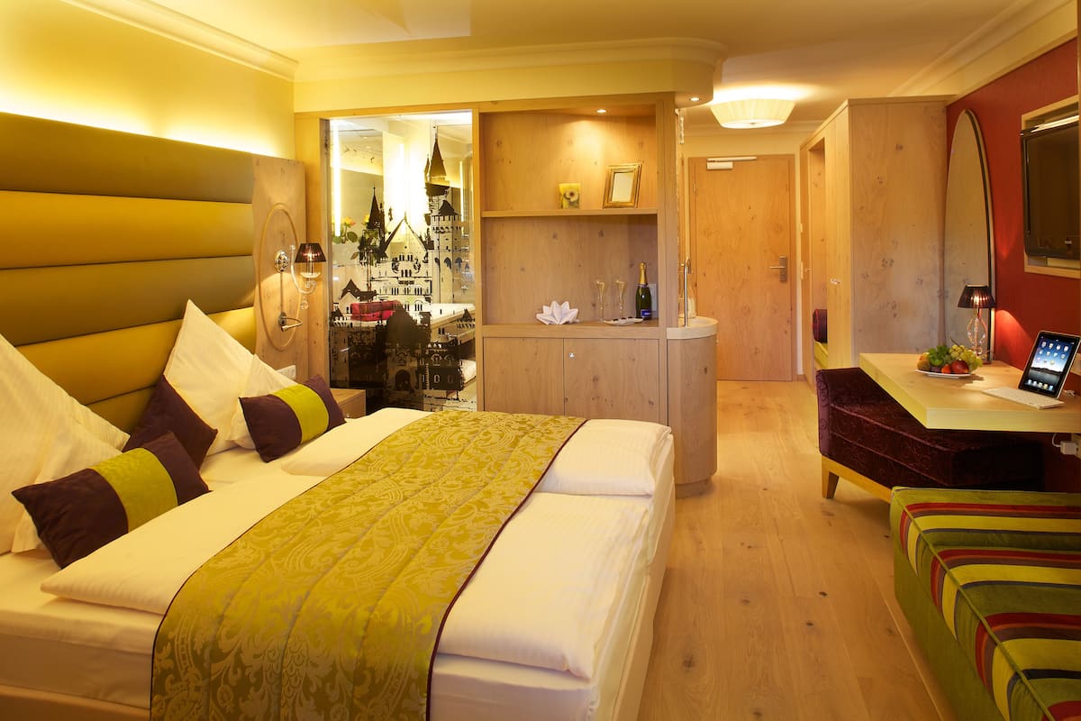 Chambre Confort double | Literie hypoallergénique, minibar, coffre-fort, bureau