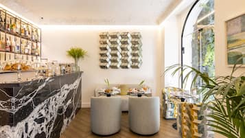 Daily continental breakfast (EUR 22 per person)
