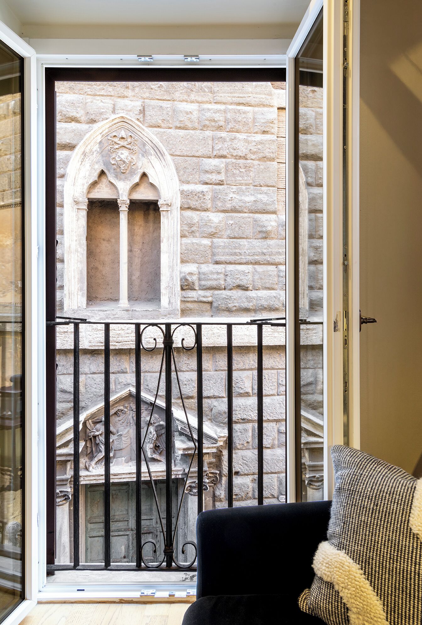 Deluxe Room | Hypo-allergenic bedding, free minibar, in-room safe