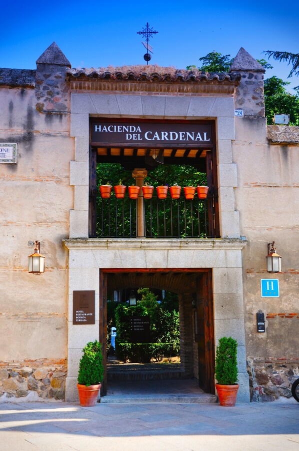 Front of property - Hacienda Del Cardenal (Toledo)