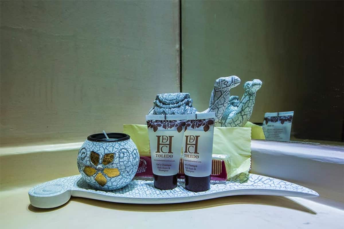 free toiletries, towels