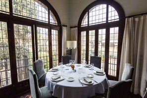Daily buffet breakfast for a fee - Hacienda Del Cardenal (Toledo)