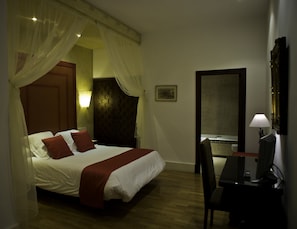 Standard Room, 2 Single Beds | Bathroom - Hacienda Del Cardenal (Toledo)