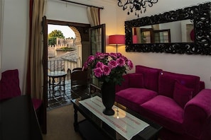 Suite, 1 King Bed | Living room