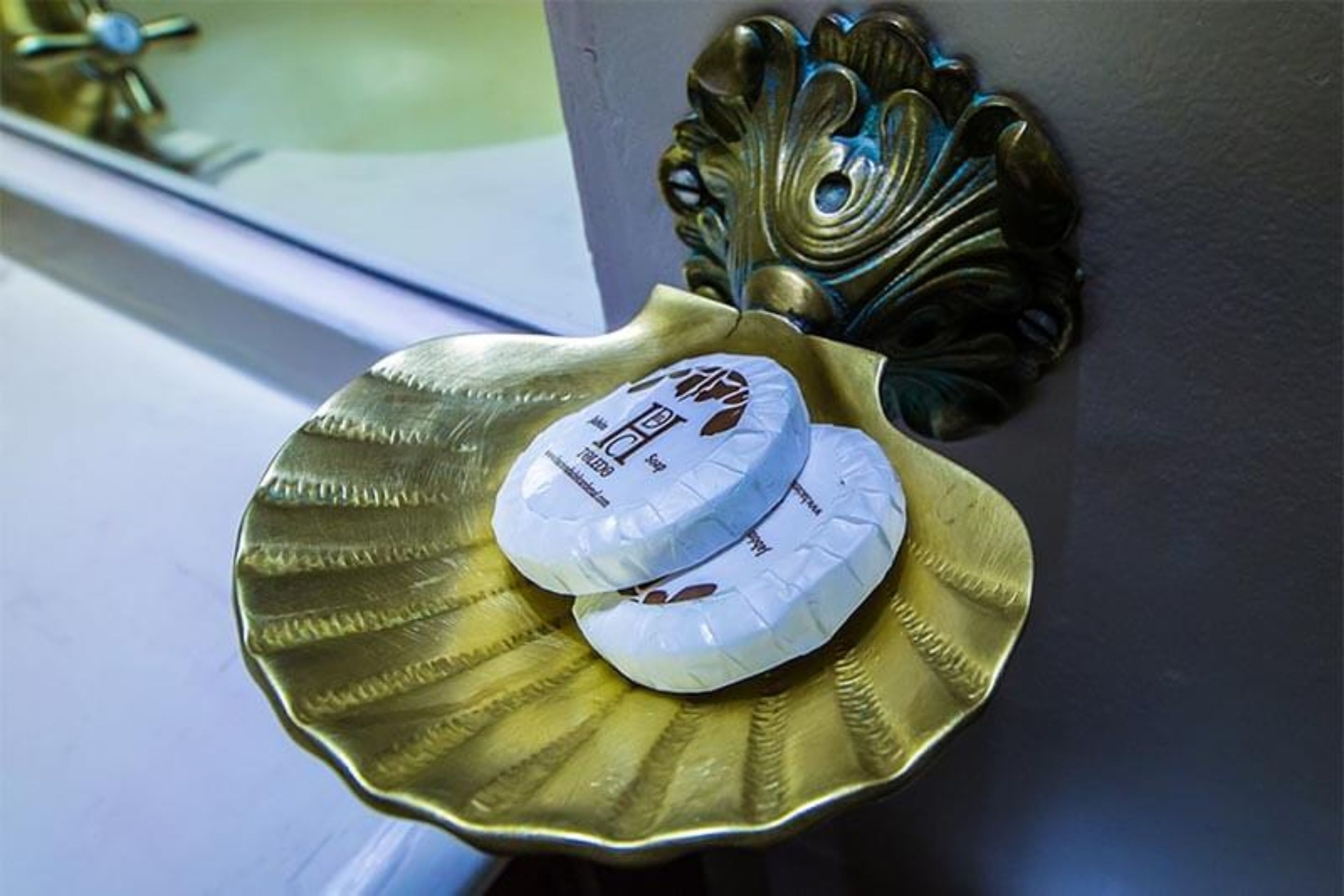 free toiletries, towels