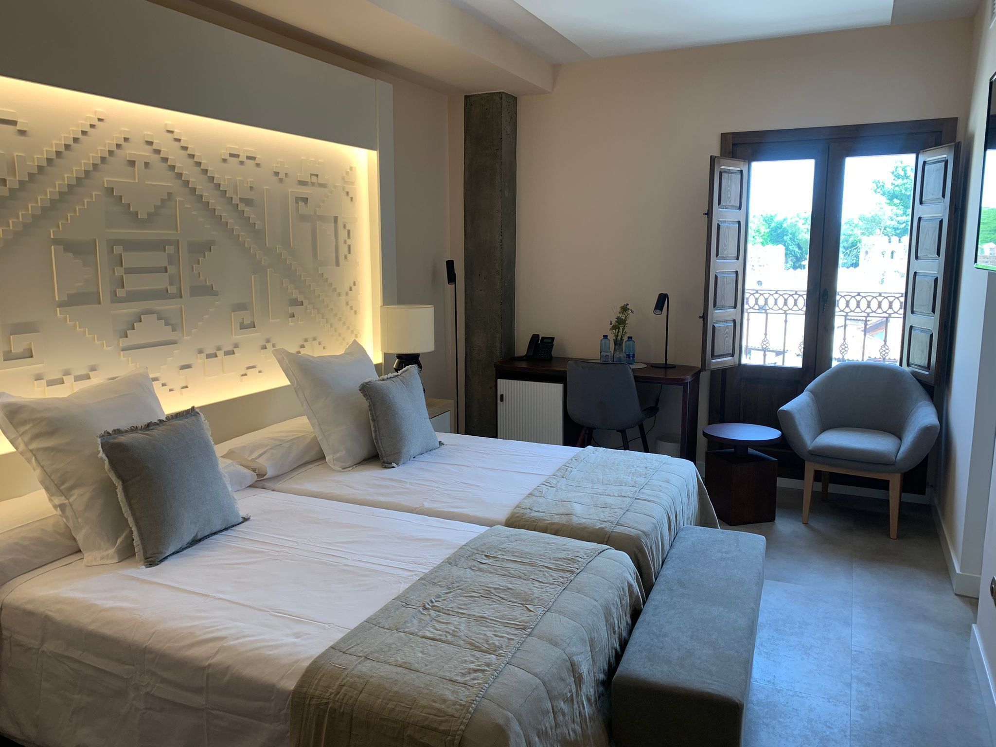 deluxe room | 1 bedroom, in-room safe, individually decorated, free wifi