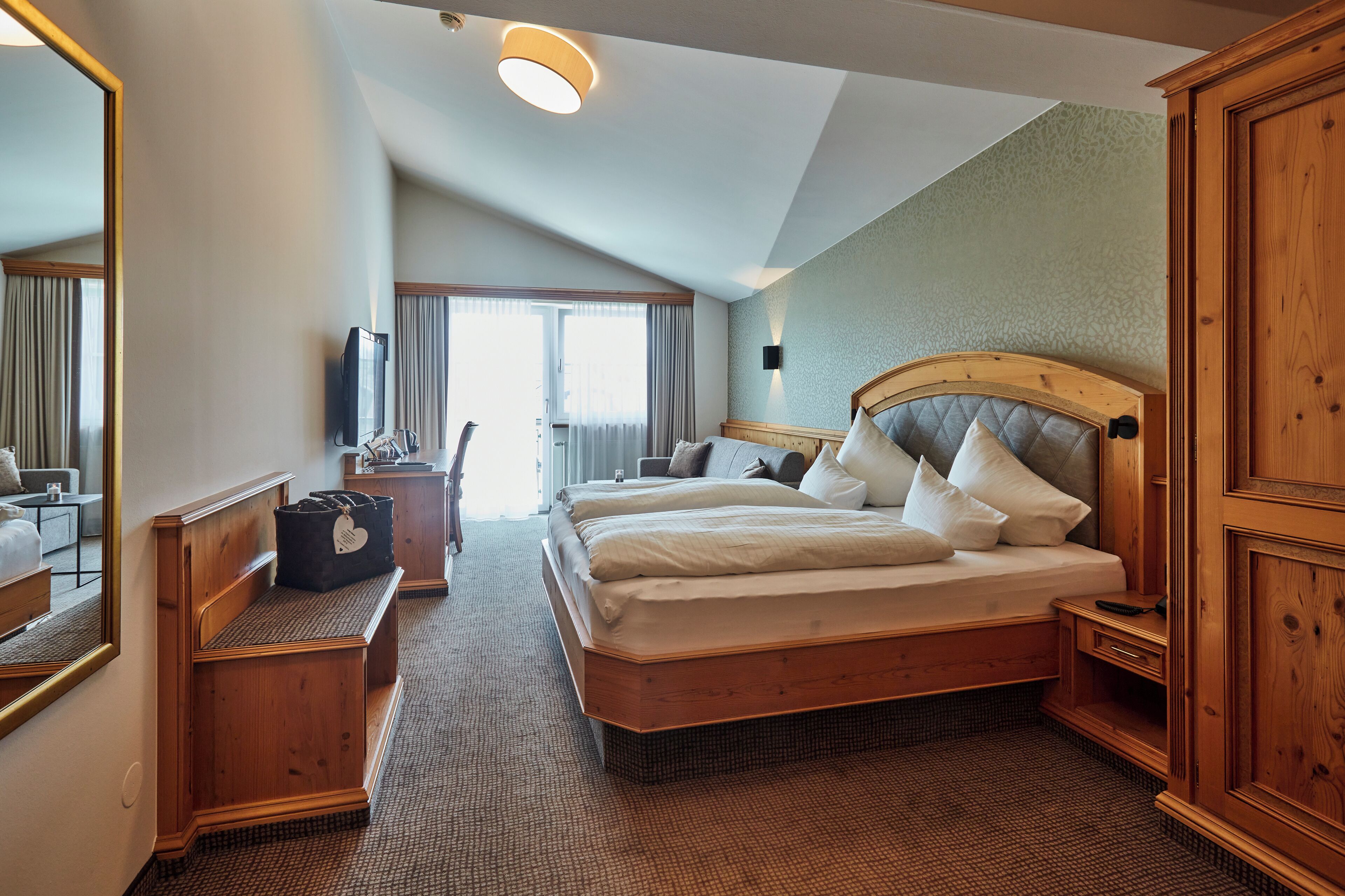 minibar, in-room safe, desk, soundproofing