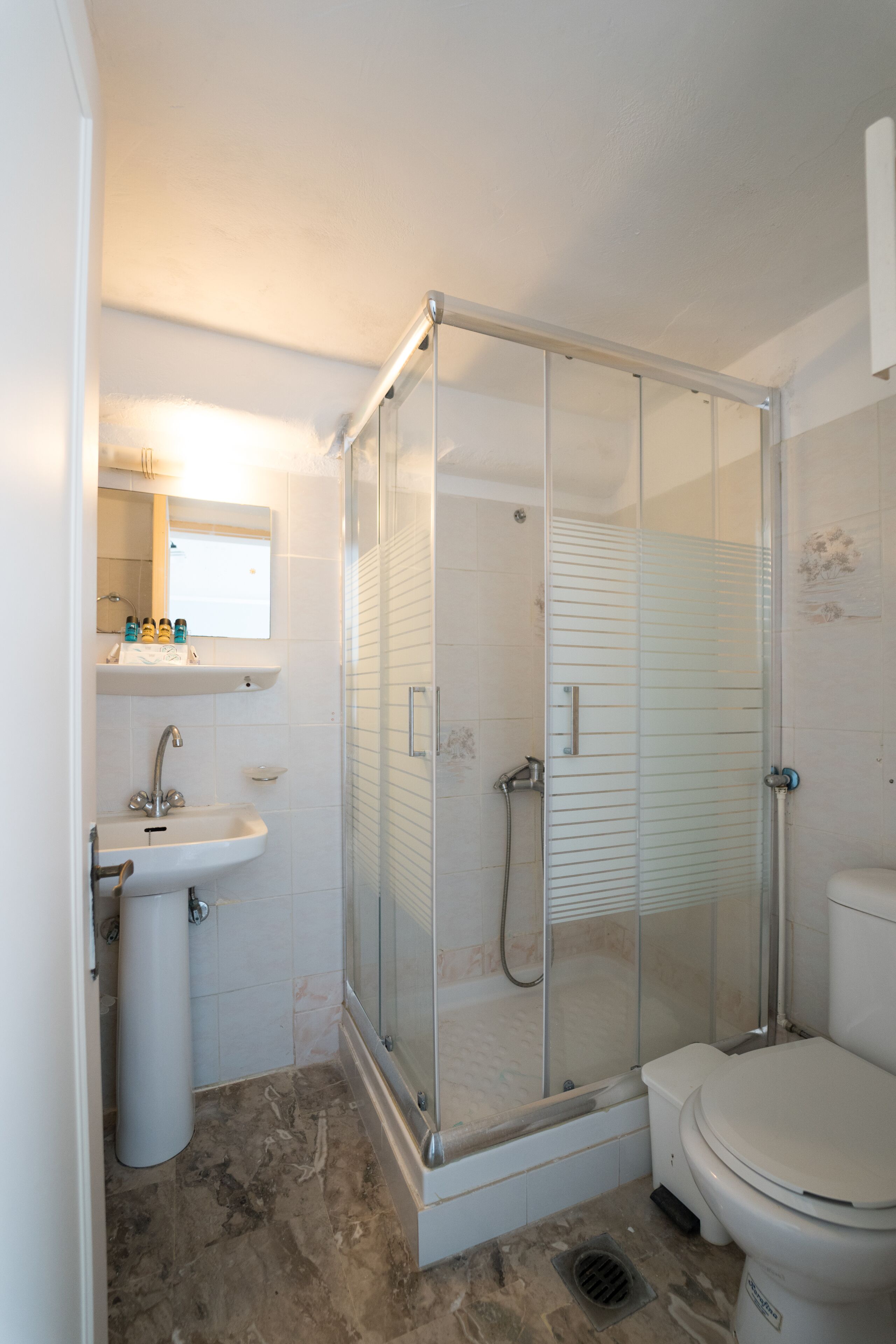 single room, city view | bathroom | shower, free toiletries, hair dryer, towels